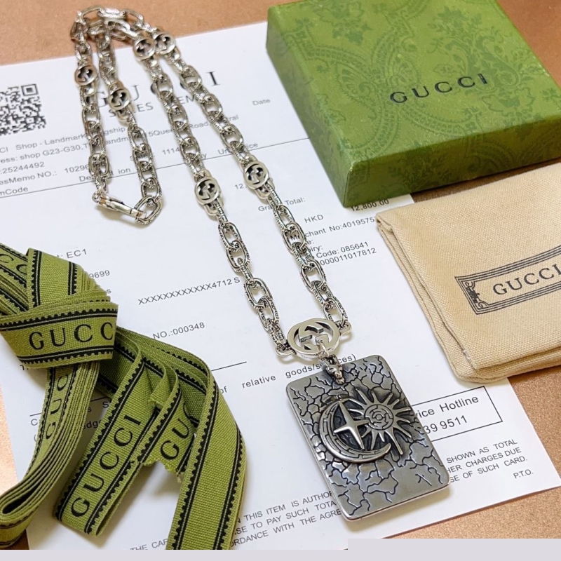G*u*i necklaces
